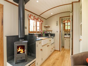 Ferienhaus | Eigene Küche | Kühlschrank, Herdplatte, Kochgeschirr/Geschirr/Besteck