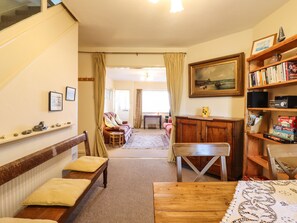 Cottage | Living room | TV - La Plage (Deal)