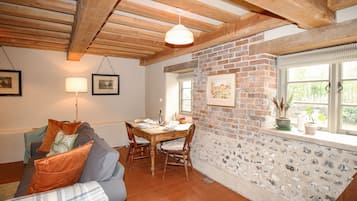 Cottage | Dining