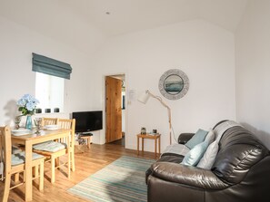 Småhus | Oppholdsrom | TV og DVD-spiller