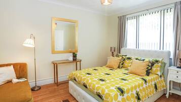 Cottage | 5 bedrooms, individually decorated, individually furnished, desk