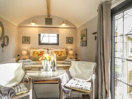 Cottage | Living area | TV