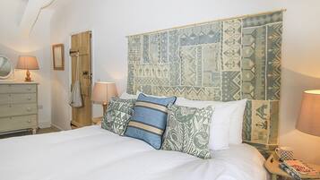 Cottage | 3 bedrooms, individually decorated, individually furnished, free WiFi