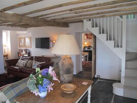 Cottage | Living area | TV