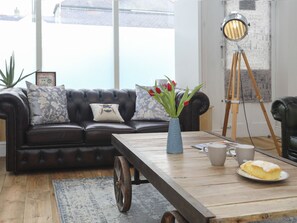 Cottage | Living room | TV, DVD player - Gwalia Stores (Beaumaris)
