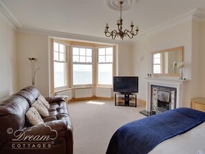Cottage | Interior - Beach View Apartment 2 (Weymouth)