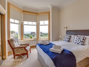 Cottage | Interior - Beach View Apartment 2 (Weymouth)