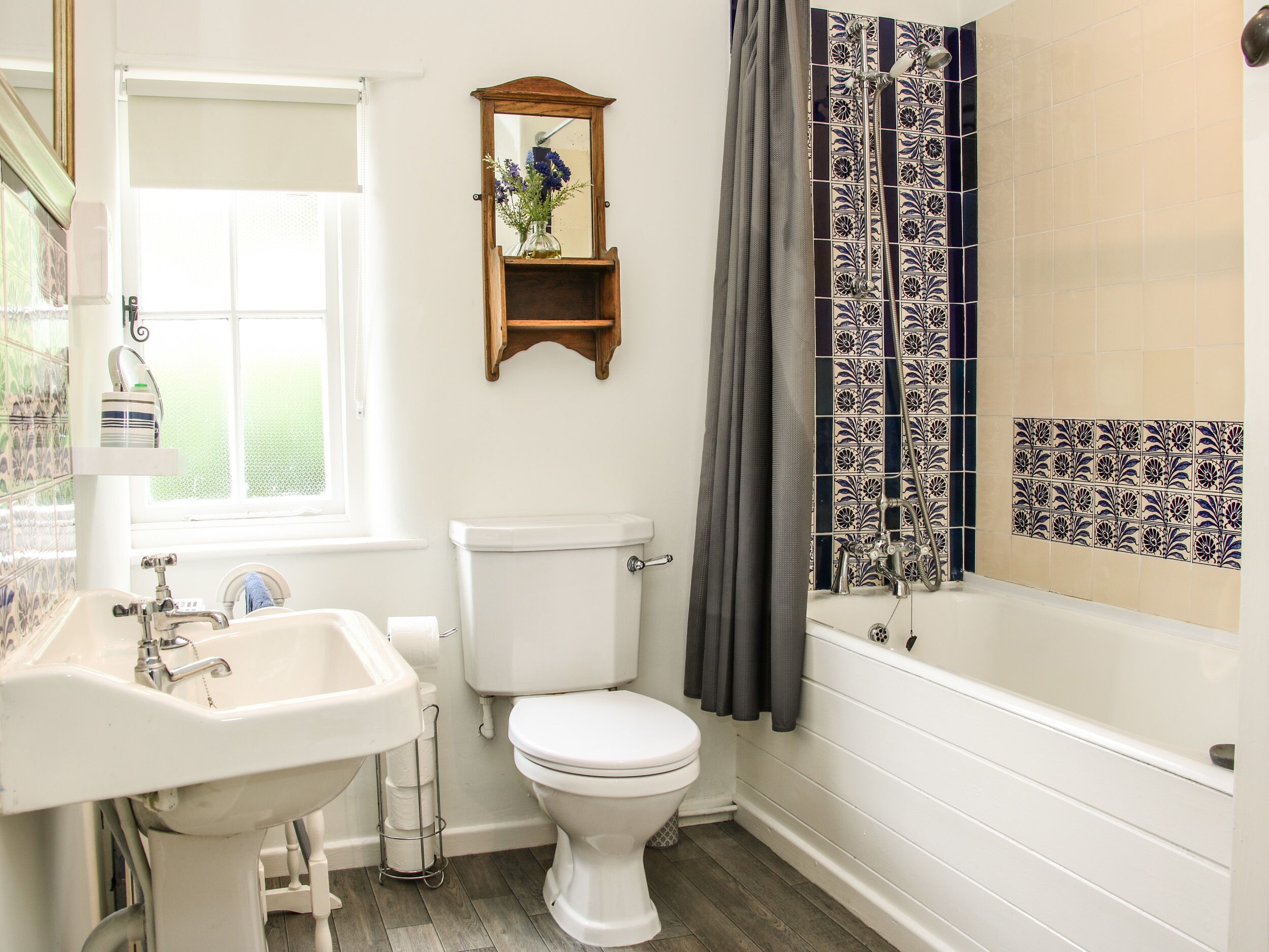 A bathroom with a toilet, sink, and bathtub.