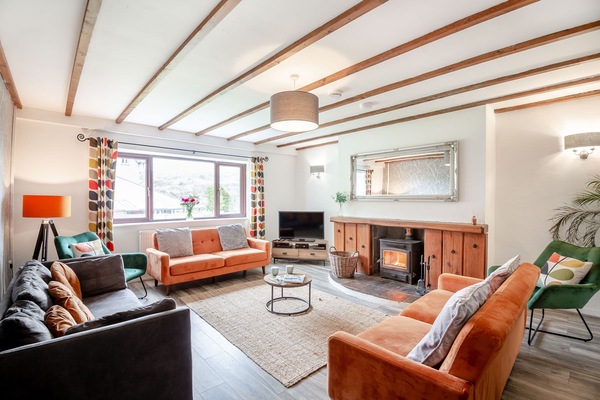 Cottage | Living room | Fireplace