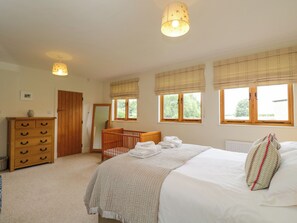 4 bedrooms, individually decorated, individually furnished, free WiFi - Lower Farm Barn (Bampton)