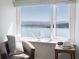 Cottage | 2 bedrooms, individually decorated, individually furnished, free WiFi