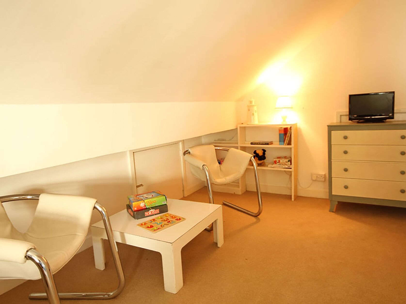 3 bedrooms, individually decorated, individually furnished, free WiFi