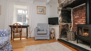 Cottage | Living area | TV