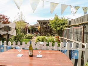 Cottage | Dining