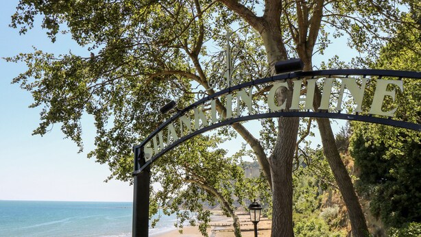 A beachside entrance with a sign reading "SHANKENCHITTE". - White Haven (Sandown)