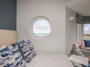 Cottage | 4 bedrooms, individually decorated, individually furnished, free WiFi - Min Y Mor Trearddur Bay (Holyhead)