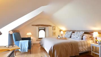 Cottage | 4 bedrooms, individually decorated, individually furnished, free WiFi