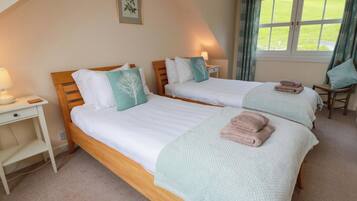 Cottage | 3 bedrooms, individually decorated, individually furnished, free WiFi