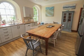 微波爐、爐具、洗碗機、高腳椅