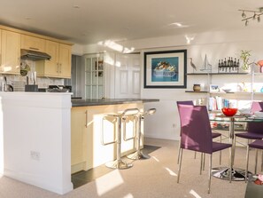 Cottage | Private kitchen | Fridge, microwave, stovetop, electric kettle - 17 The Boathouse (Rye)