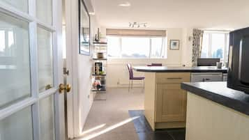 Cottage | Private kitchen | Fridge, microwave, stovetop, electric kettle