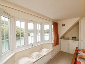 Cottage | Interior - Timbers (Plymouth)