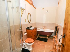 Cottage | Bathroom | Shower - Honey Buzzard Barn (Fakenham)