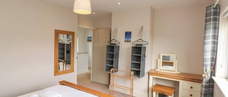 Cottage | 3 bedrooms, individually decorated, individually furnished, free WiFi