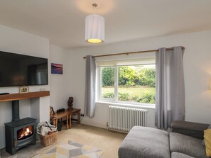 Cottage | Living area | Fireplace