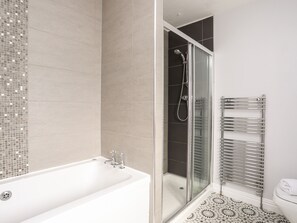 Cottage | Bathroom | Shower