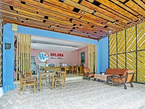 Lobby sitting area - OYO 1415 Gelora Guest House (Banyuwangi)