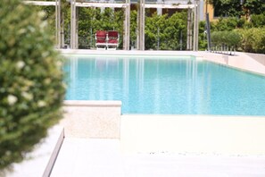Outdoor pool - Fantastic apartment in Residence with swimming pool for 4 people in Desenzano (Desenzano del Garda)