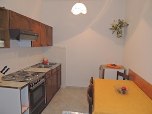 Standard Apartment, 1 Bedroom (493 - priz) | Private kitchen | Full-sized fridge, oven, stovetop, coffee/tea maker