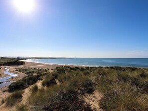 Beach - Tides Reach (Rhosneigr)