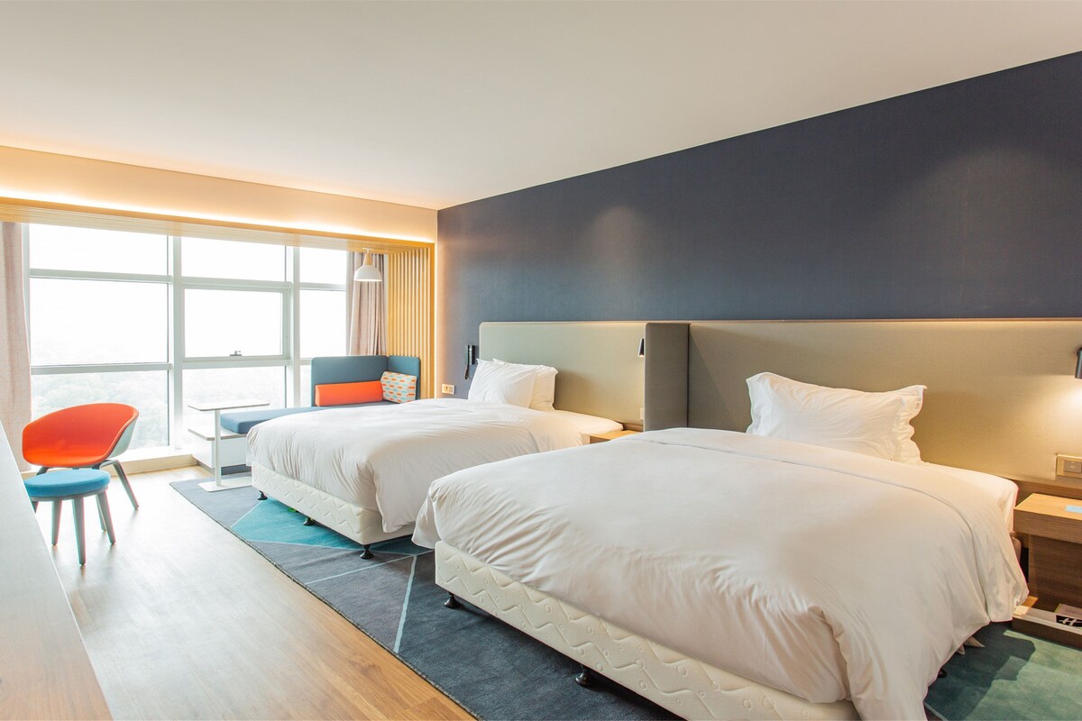 In-room safe, desk, blackout drapes, soundproofing
