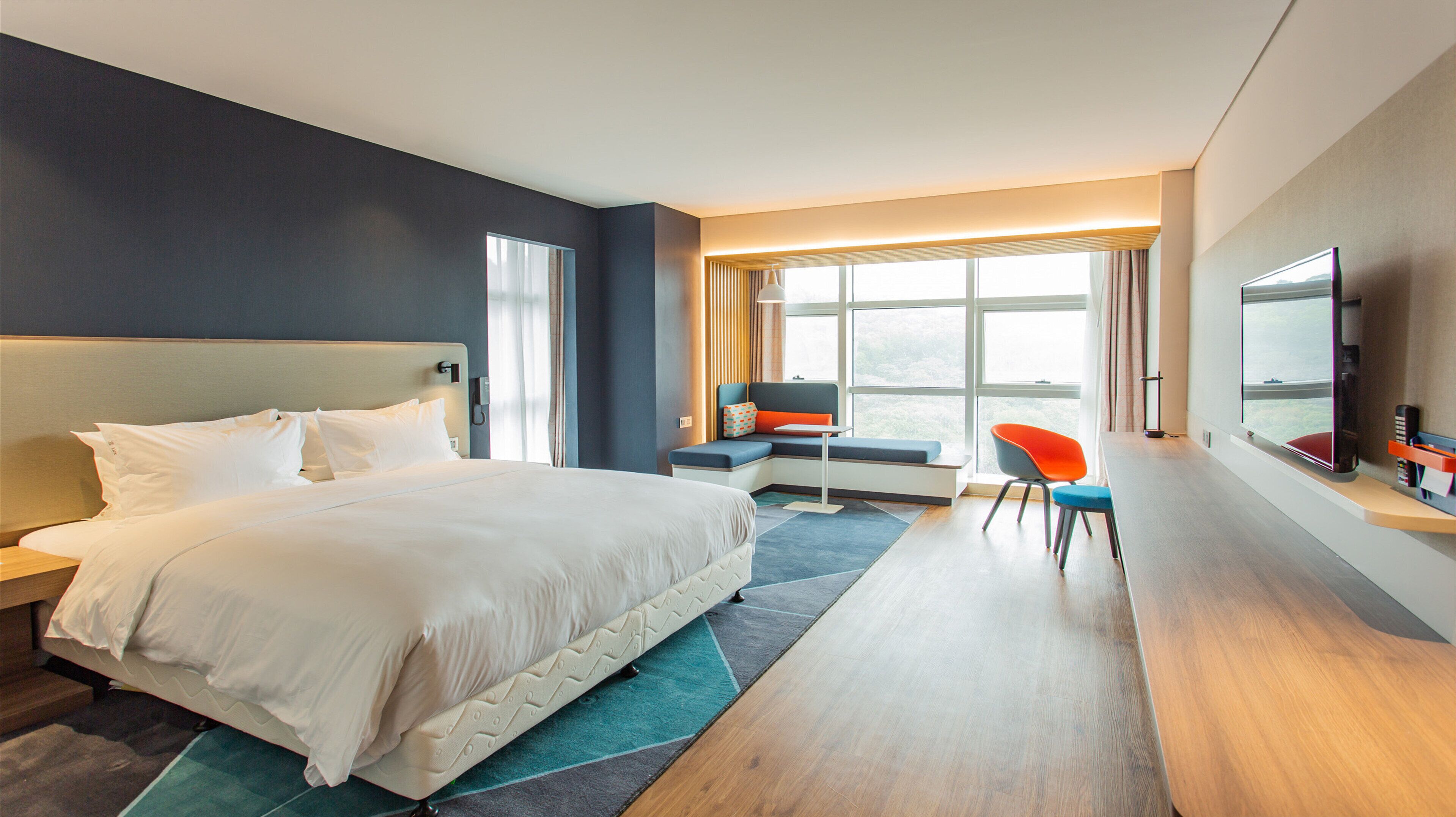 客房內保險箱、書桌、遮光布/窗簾、隔音