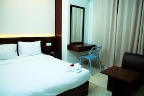 Standaard tweepersoonskamer, 1 tweepersoonsbed, balkon, uitzicht op heuvels | Luxe beddengoed, donzen dekbedden, een bureau, gratis wifi