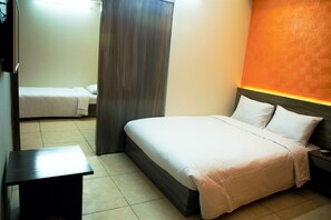 Premium bedding, down duvets, desk, free WiFi - Laguna Beach Hotel & Resort (Cox's Bazar)