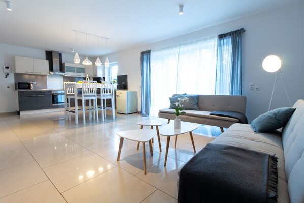 Apartment, 2 Bedrooms, Fireplace | Living area