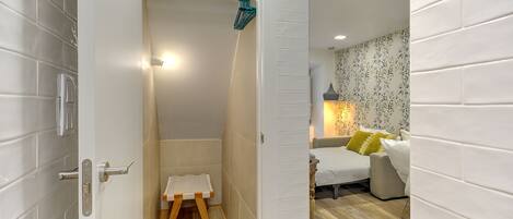 1 bedroom, iron/ironing board, travel cot, free WiFi