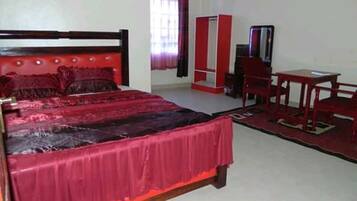 Kamar Eksekutif | Busa memori, meja kerja, tirai kedap cahaya, dan Wi-Fi gratis