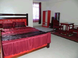 Executive Room | Memory foam beds, desk, blackout drapes, free WiFi - JMB Highway Motel (Kerugoya)