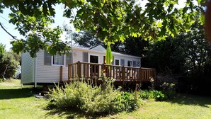 Mobile Home, 3 Bedrooms | Terrace/patio - Domaine de Trochérou (Riec-sur-Belon)