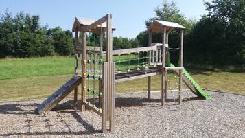 Children’s play area – outdoor