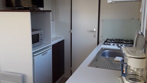 Mobile Home, 2 Bedrooms | Private kitchenette - Domaine de Trochérou (Riec-sur-Belon)
