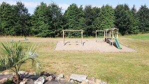 Children’s play area – outdoor - Domaine de Trochérou (Riec-sur-Belon)