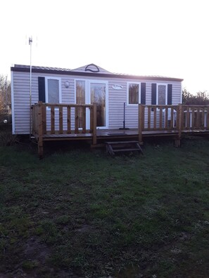 Mobile Home, 2 Bedrooms | Terrace/patio - Domaine de Trochérou (Riec-sur-Belon)