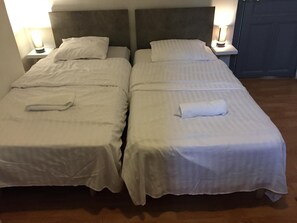 Decoración personalizada, muebles diferentes y ropa de cama