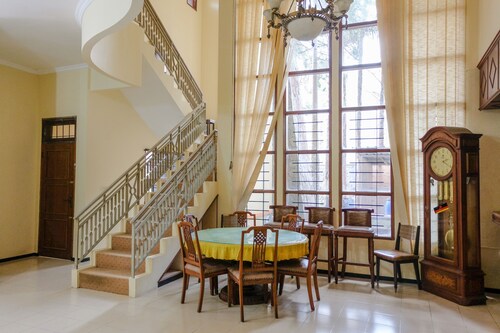 SPOT ON 1767 Villa Anggur Panderman