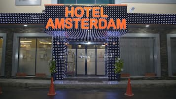 Vista frontal de la propiedad